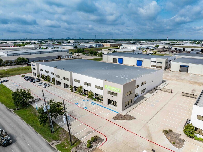 More Photos Of 5655 W Sam Houston Pky N, Houston Unknown For Lease