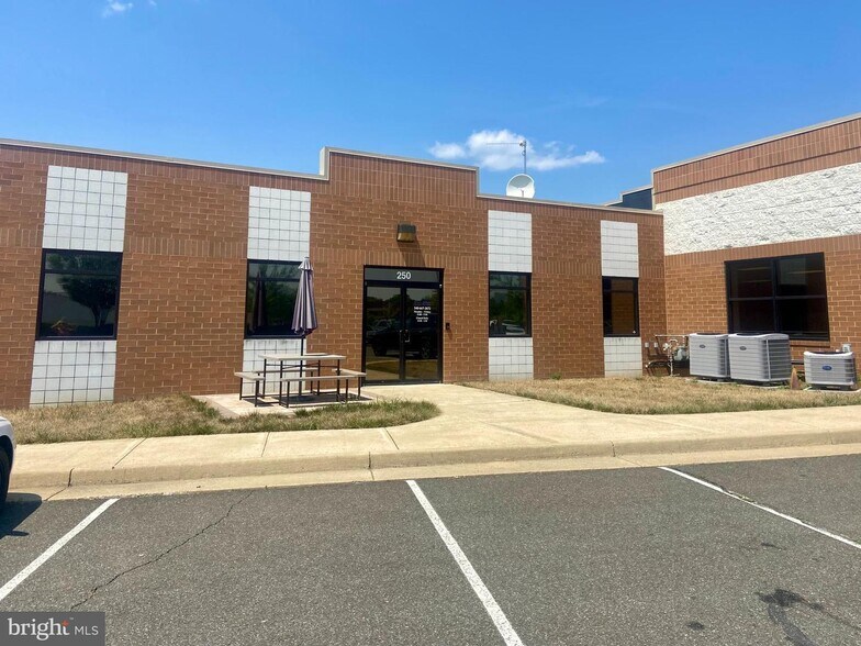 More Photos Of 240-252 Airport Rd, Winchester Light Distribution For Sale