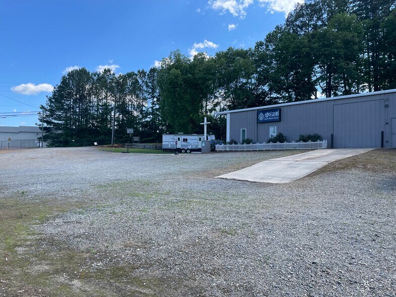 More Photos Of 3665 Burnette Rd, Suwanee Light Distribution For Sale