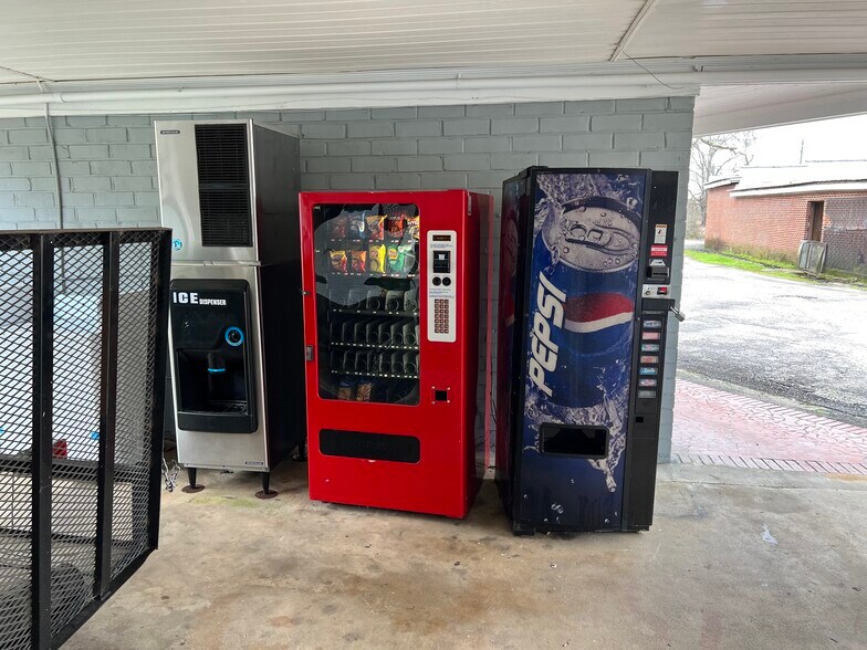 More Photos Of 1645 Main St N, Allendale Hotel For Sale