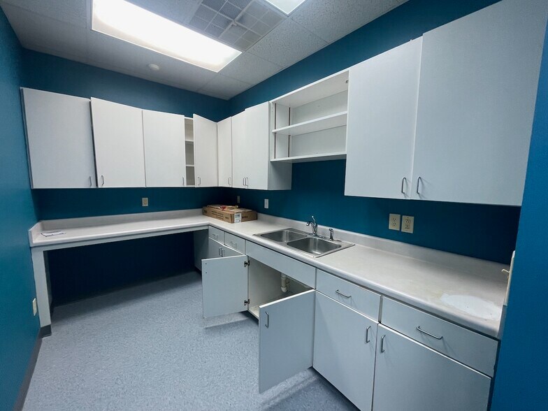 More Photos Of 78 Lynoak Cv, Jackson Medical For Sale