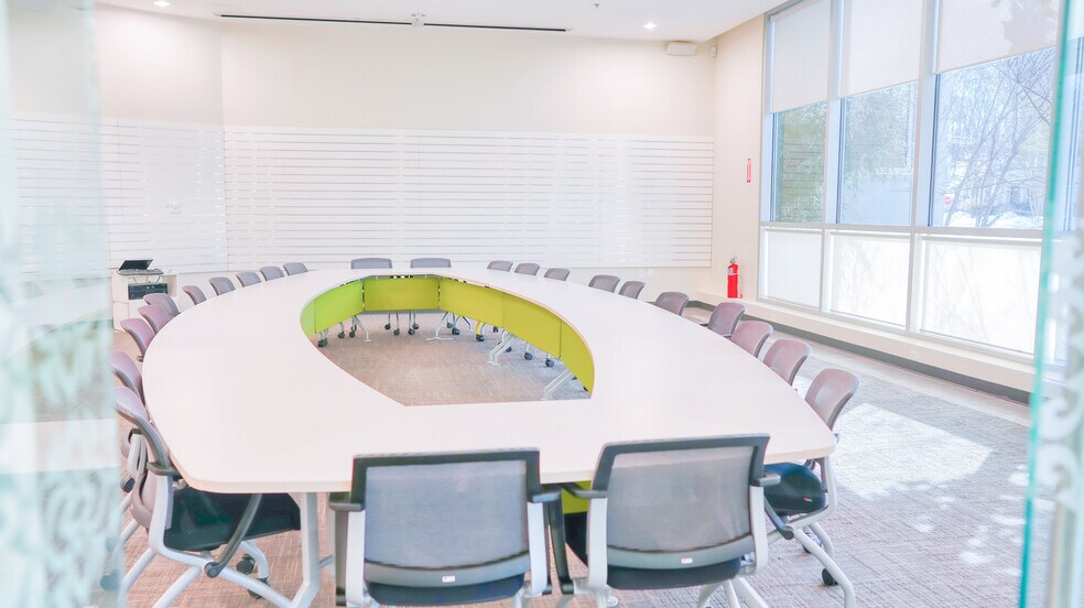 More Photos Of 85 Harbor Rd, Port Washington Warehouse For Lease