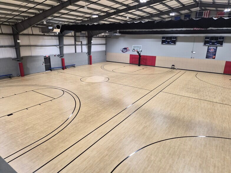 More Photos Of 8200 Cypress Plaza Dr, Jacksonville Health Club For Lease