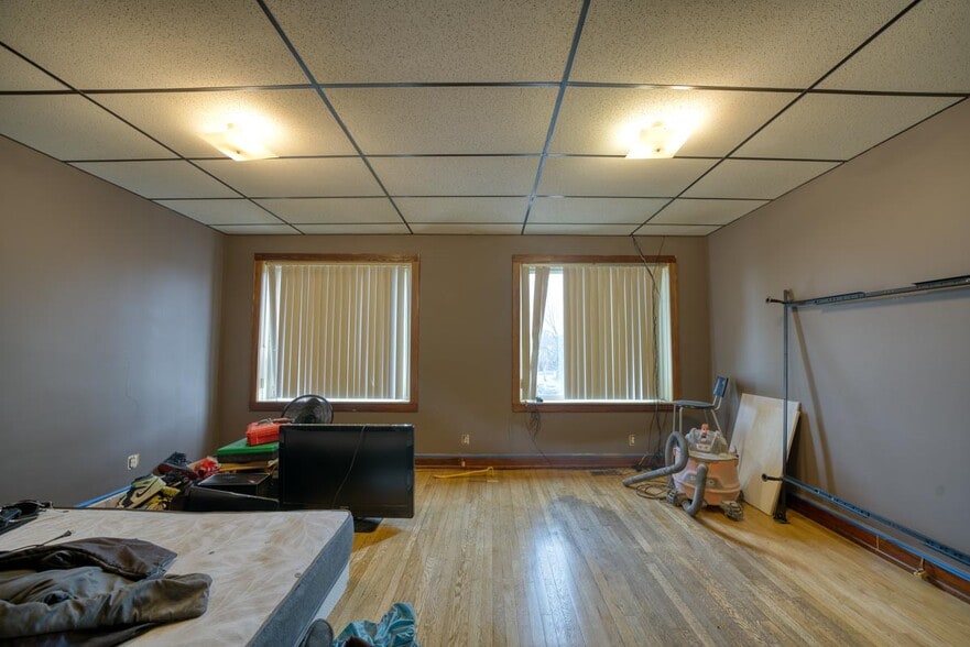More Photos Of 10325 Cadieux Rd, Detroit Flex For Sale
