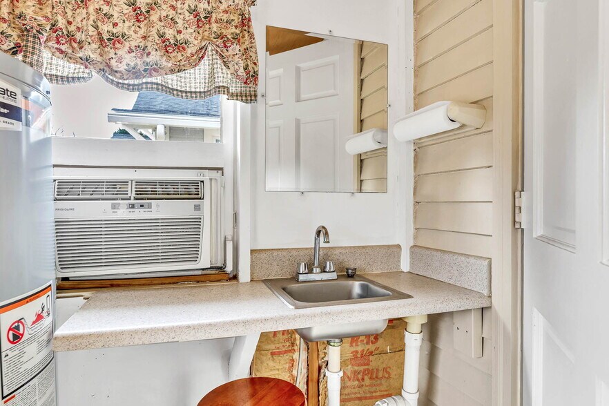 More Photos Of 104 State St, Greensboro Freestanding For Sale