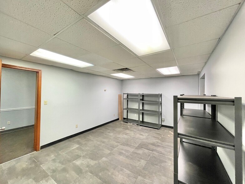 More Photos Of 320 Industrial Dr, Griffith Warehouse For Lease