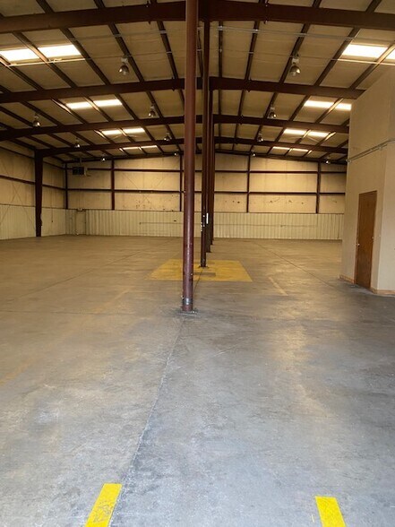 More Photos Of 400 S Eagle Ln, Oklahoma City Warehouse For Lease