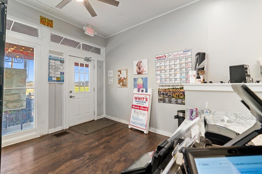 More Photos Of 1550 Lewis Center Rd, Lewis Center Freestanding For Sale