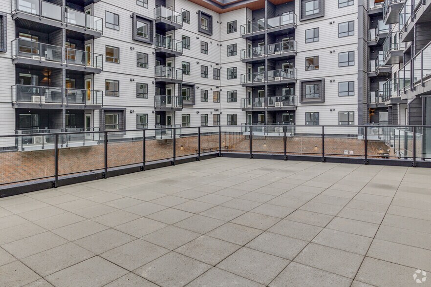 More Photos Of 107 Evans St, Duncan Apartments For Lease