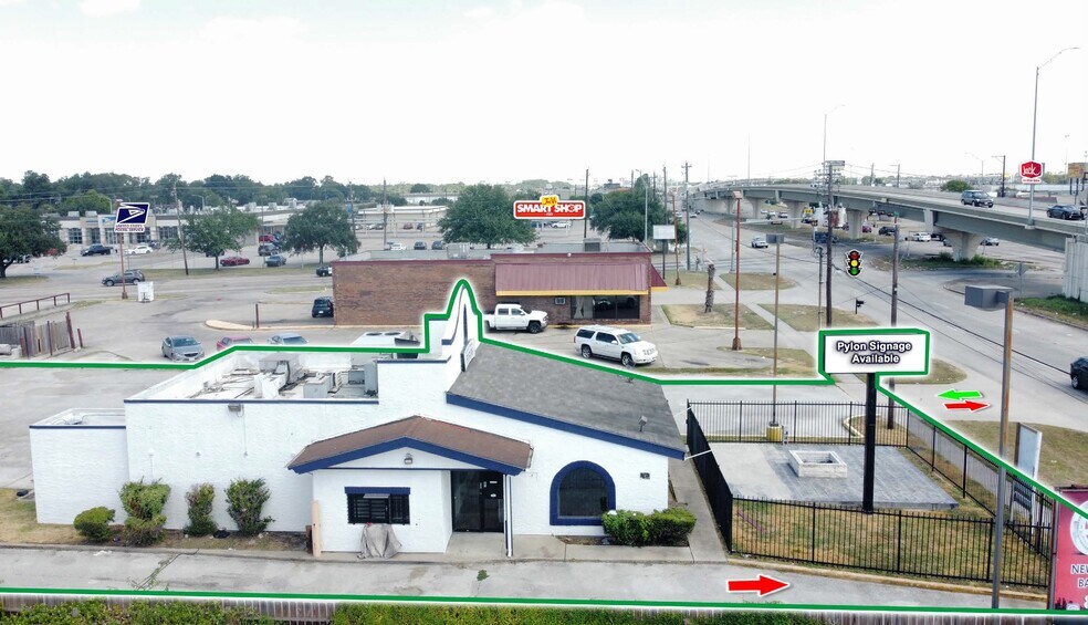 Primary Photo Of 7473 N Shepherd Dr, Houston Fast Food For Lease