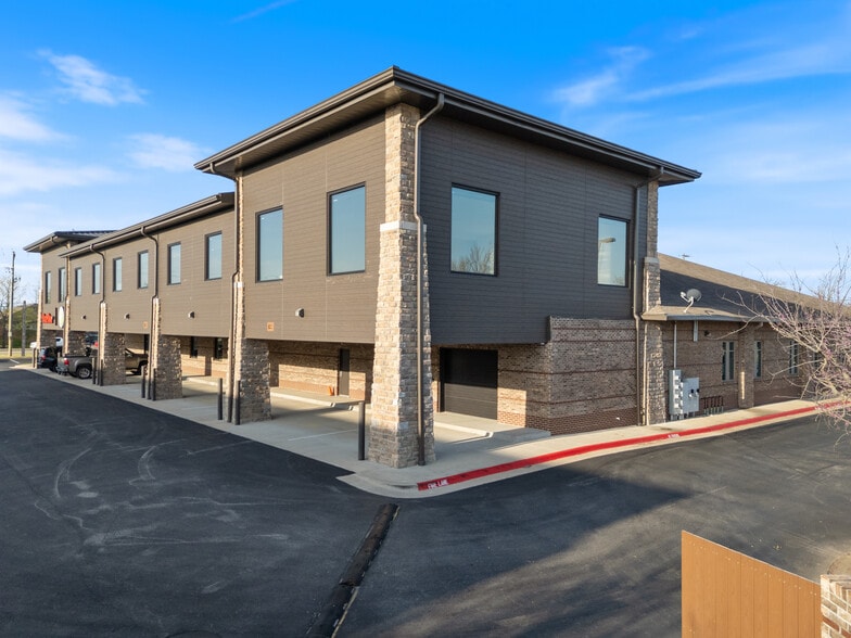 More Photos Of 2701 SE J St, Bentonville Office For Lease