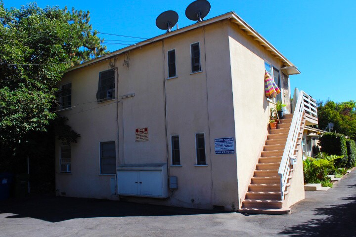 More Photos Of 14121-14123 1/2 Sylvan St, Van Nuys Apartments For Sale