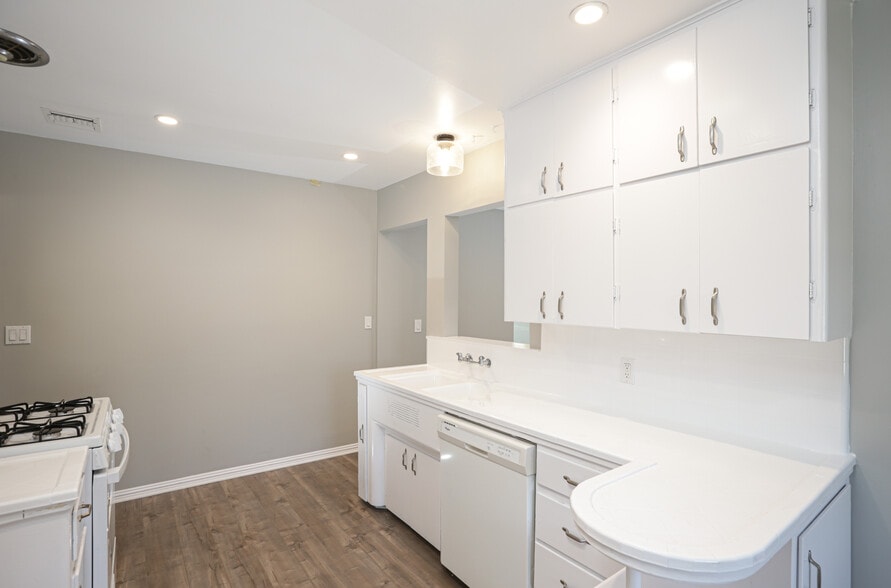More Photos Of 456 N Batavia St, Orange Apartments For Sale