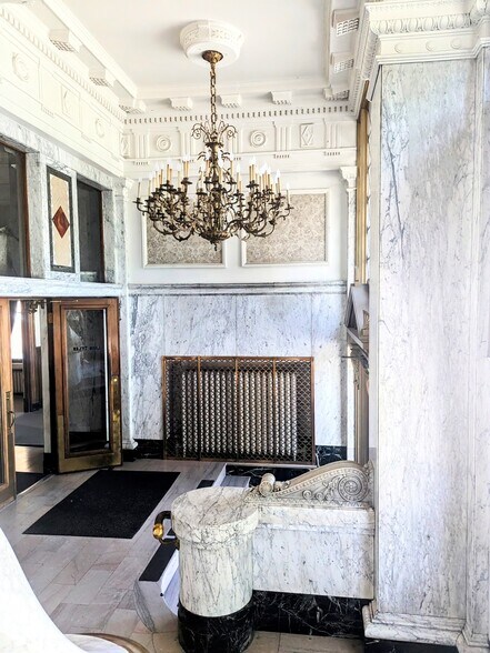 More Photos Of 301 Columbia St, Lafayette Office For Lease