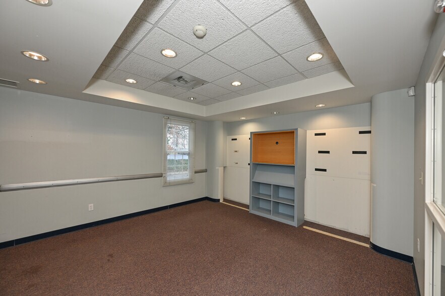 More Photos Of 6555 Wilson Mills Rd, Mayfield Village Unknown For Lease