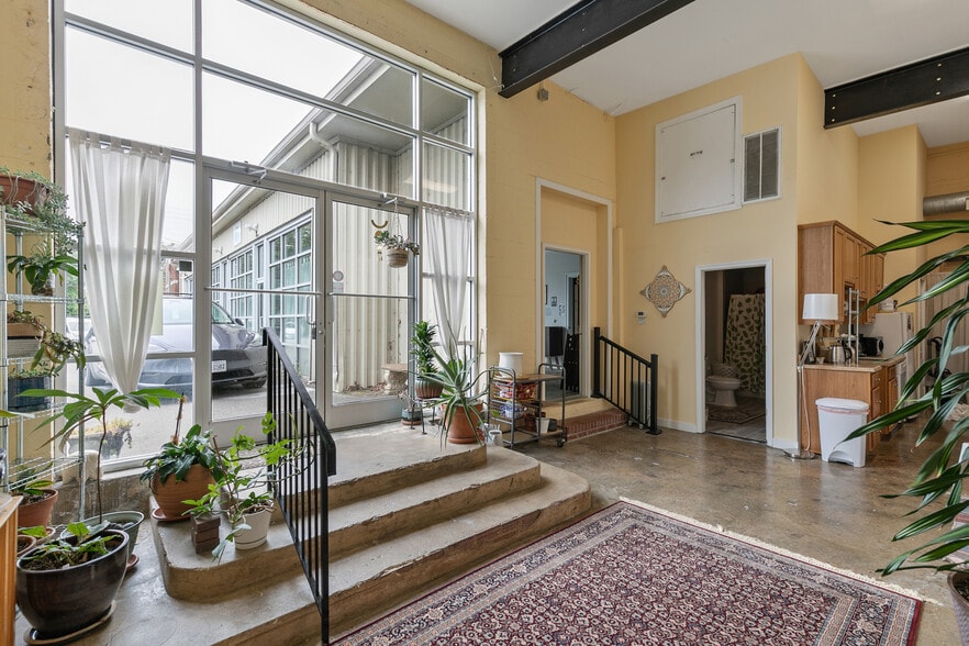 More Photos Of 1726 Altamont Ave, Richmond Warehouse For Lease