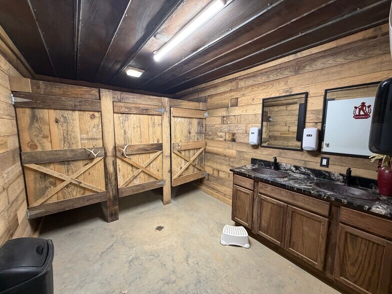 More Photos Of 5690 Sheridan Byp, Sheridan Industrial For Sale
