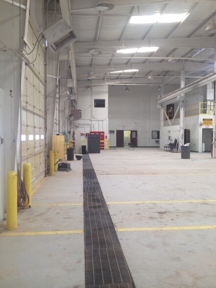 More Photos Of 2401 Sivley Rd, Artesia Truck Terminal For Sale
