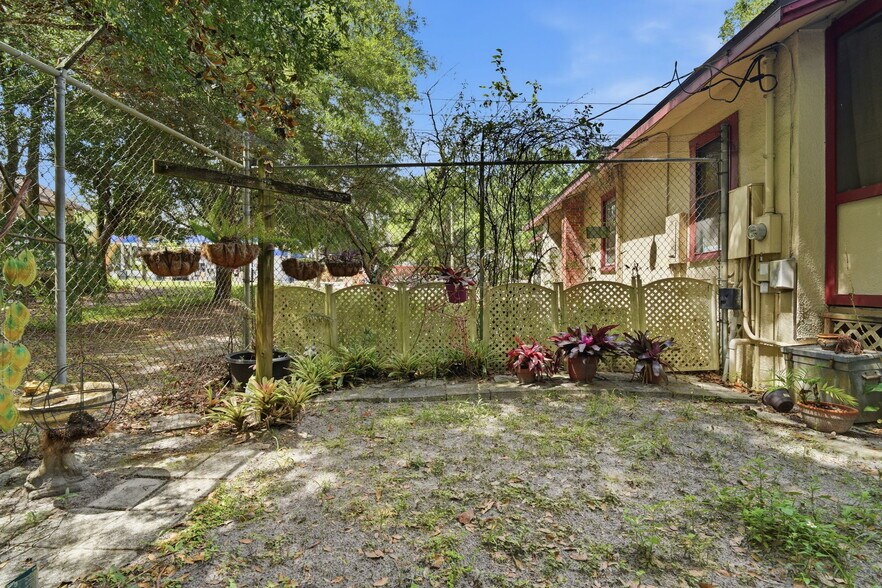 More Photos Of 718 E New York Ave, Deland Specialty For Sale
