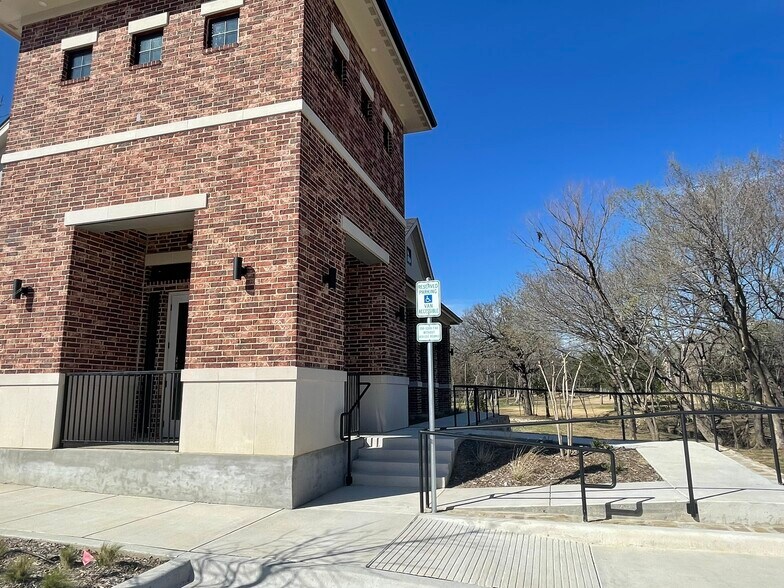 More Photos Of 124 River Oaks Dr, Southlake Office For Sale