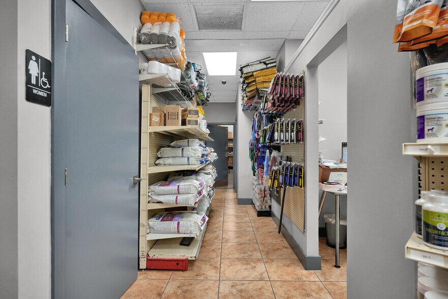 More Photos Of 8111-8119 NW 33rd St, Miami Warehouse For Sale