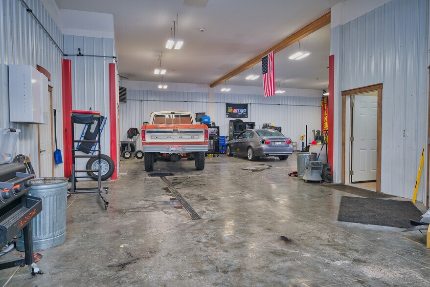 More Photos Of 23 Late September ln, Swan Valley Service For Sale