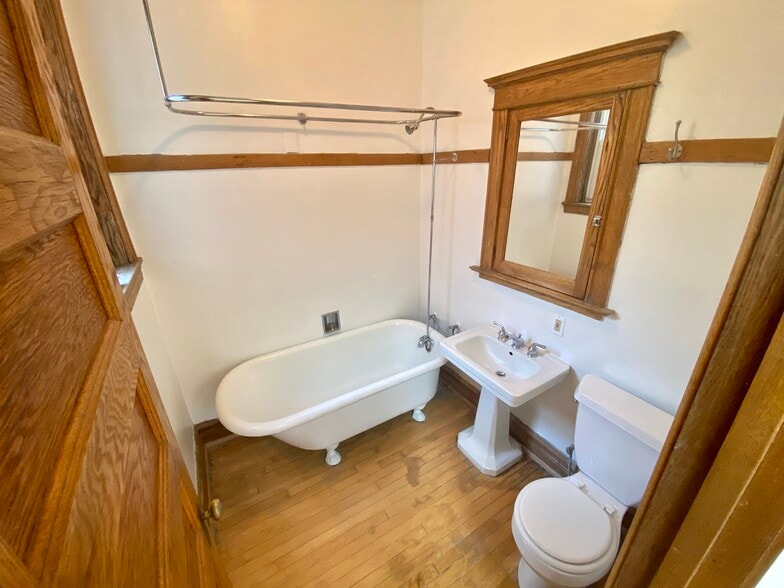More Photos Of 2439 N Seminary Ave, Chicago Apartments For Sale