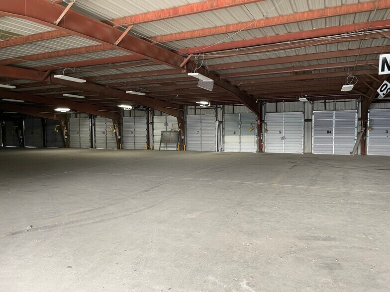 More Photos Of 106 Mooney Dr, Bourbonnais Warehouse For Lease