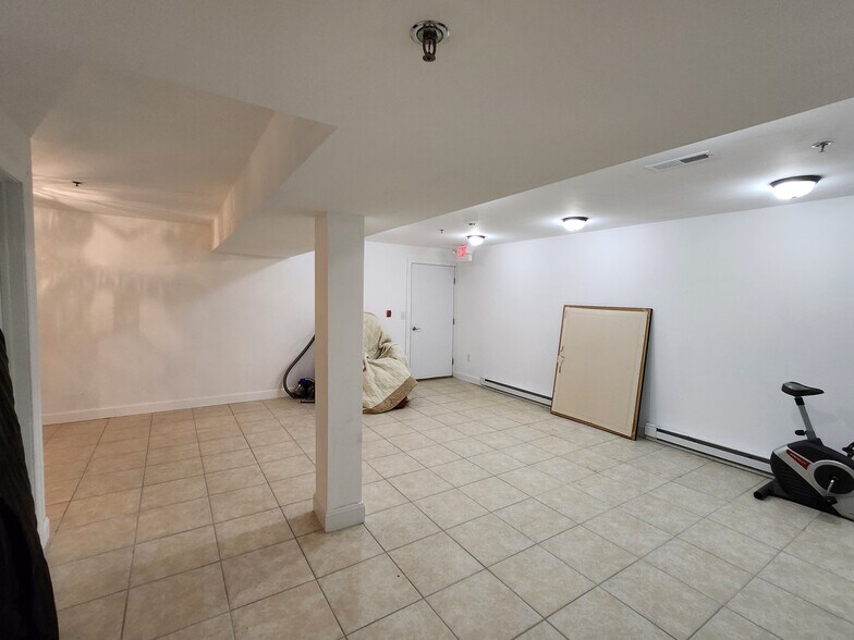 More Photos Of 1901 Pennview Rd, Havertown Flex For Sale