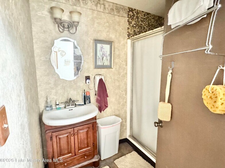 More Photos Of 835 Marshall St, Alexander City Specialty For Sale