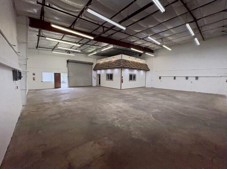 More Photos Of 19011 Mermack Rd, Lake Elsinore Manufacturing For Lease