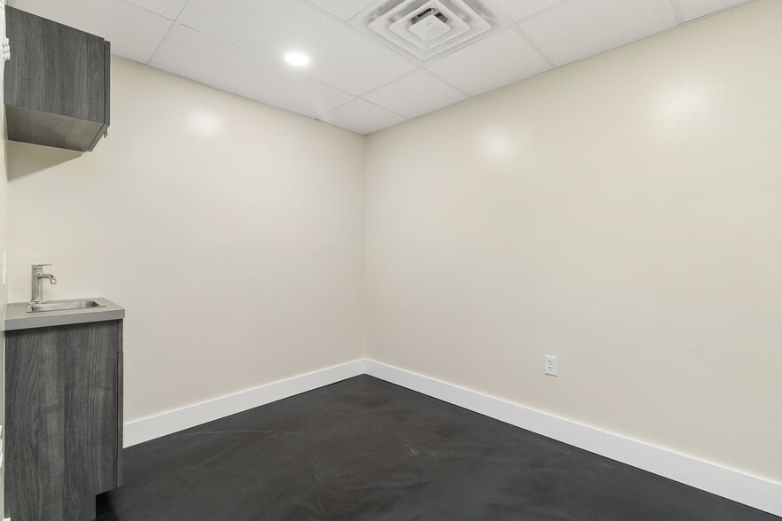 More Photos Of 1900 Tamiami Trl, Punta Gorda Office For Sale