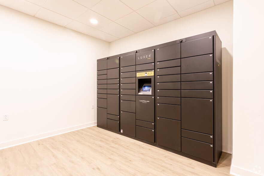 More Photos Of 1 Woodbridge Ctr, Woodbridge Apartments For Lease