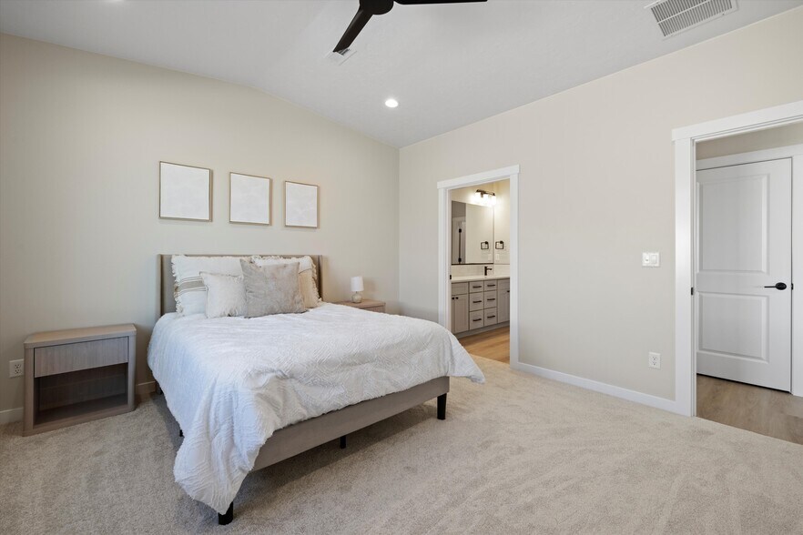 More Photos Of 1101-1109 Fairhaven Loop, Richland Apartments For Sale