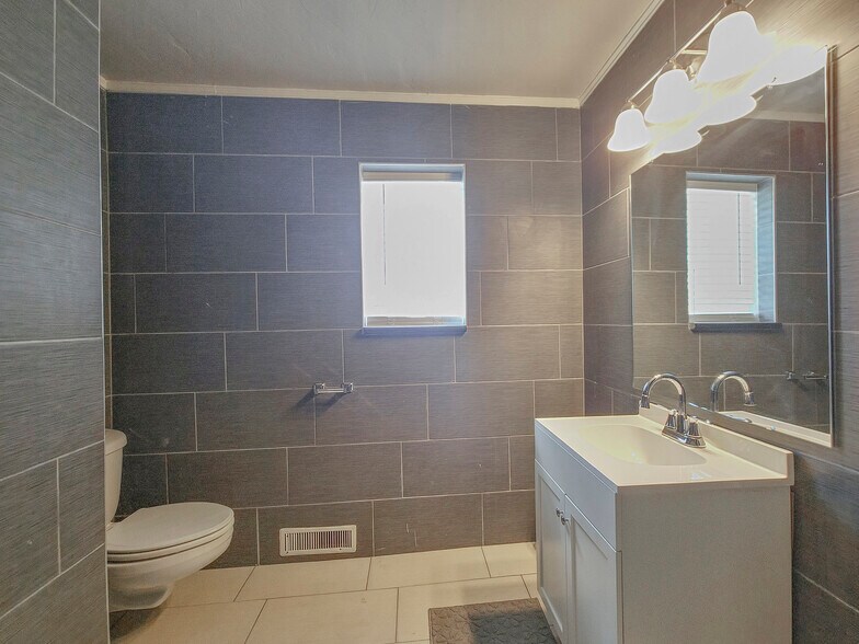 More Photos Of 6001 Nw Expressway, Oklahoma City Office For Sale