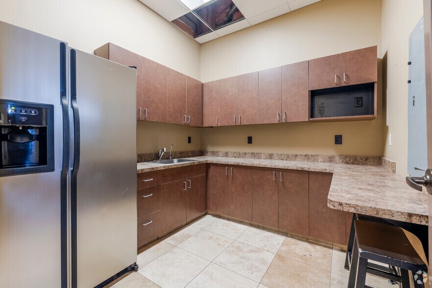 More Photos Of 1635 N Greenfield Rd, Mesa Medical For Sale