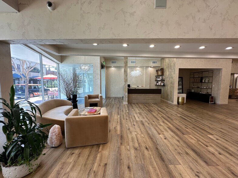 More Photos Of 351-355 N Canon Dr, Beverly Hills Storefront Retail Office For Lease