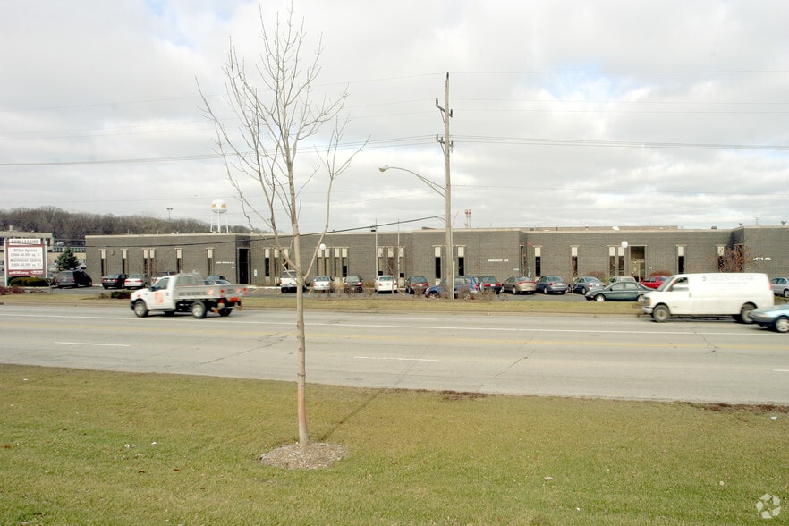 More Photos Of 6200-6288 Oakton St, Morton Grove Unknown For Lease