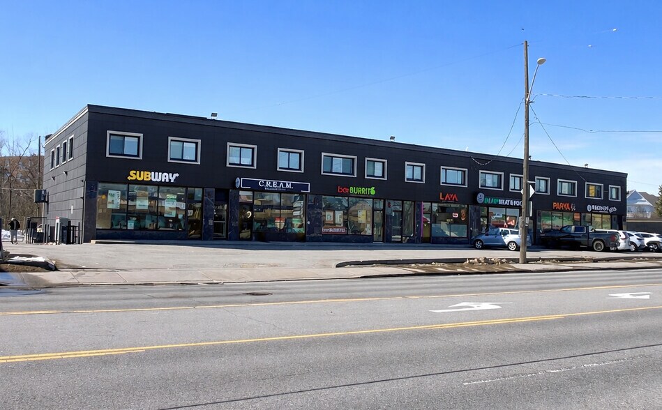 More Photos Of 14810 Yonge St, Aurora Storefront Retail Residential For Sale