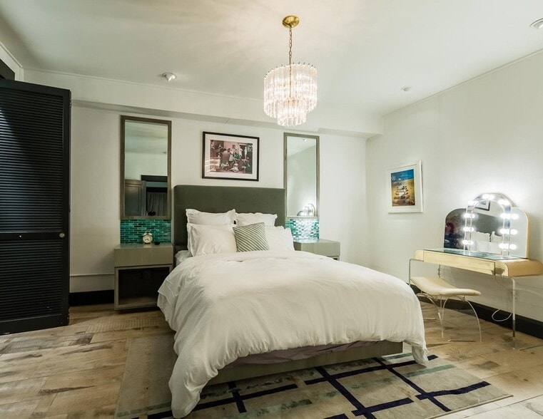 More Photos Of 213 Printers Aly, Nashville General Retail For Sale