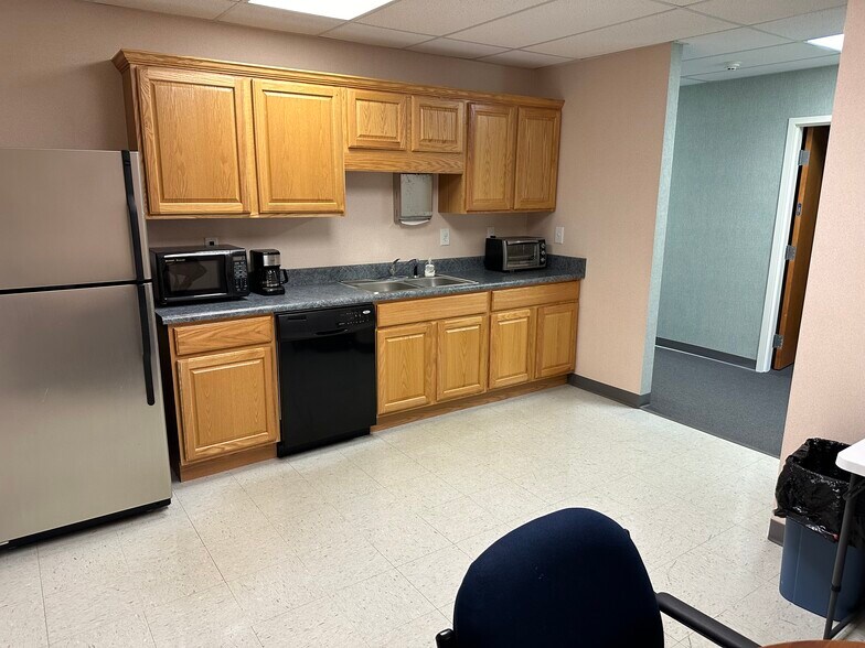 More Photos Of 2141 Eastview Pky, Conyers Office For Sale