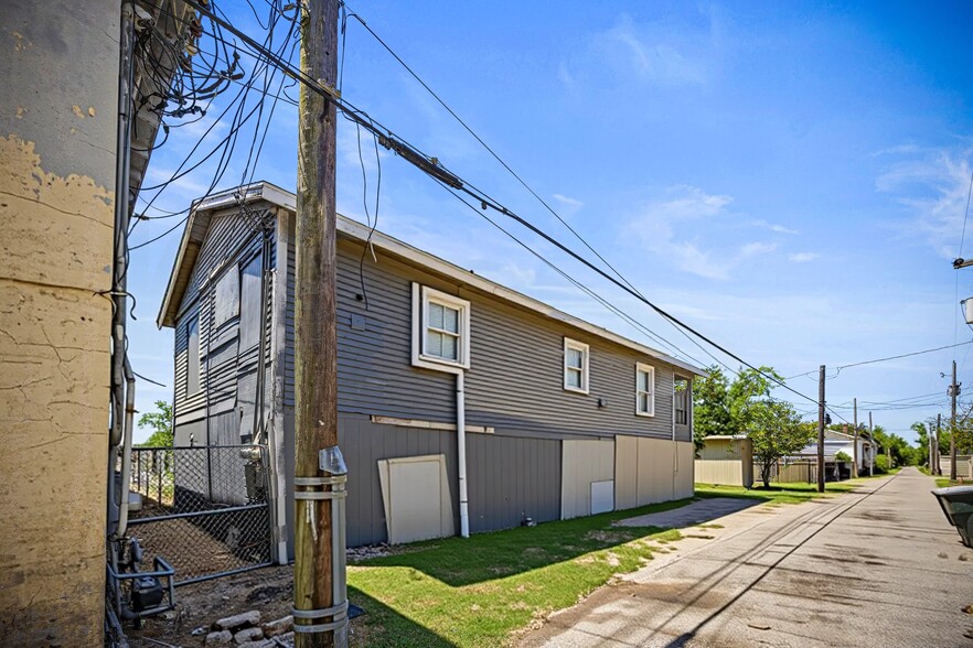 More Photos Of 1915 45th St, Galveston Storefront Retail Residential For Sale