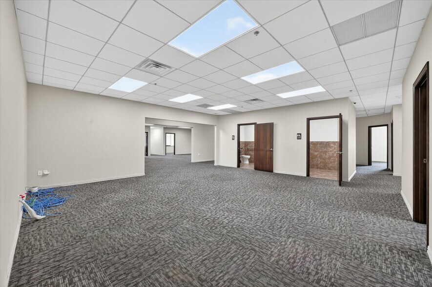 More Photos Of 6200 Stone Hill Farms Pky, Flower Mound Loft Creative Space For Lease