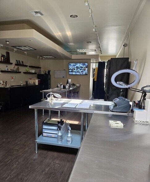 More Photos Of 14000 Ventura Blvd, Sherman Oaks Freestanding For Sale