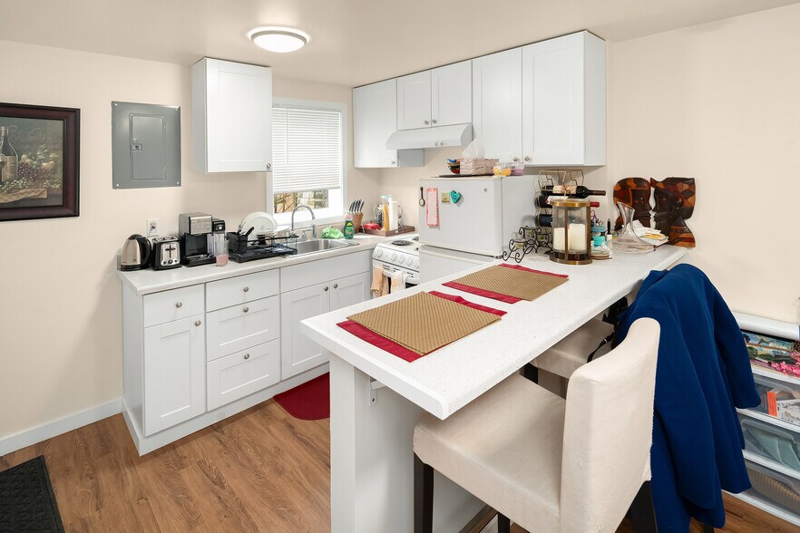 More Photos Of 7329 15th Ave NW, Seattle Apartments For Sale