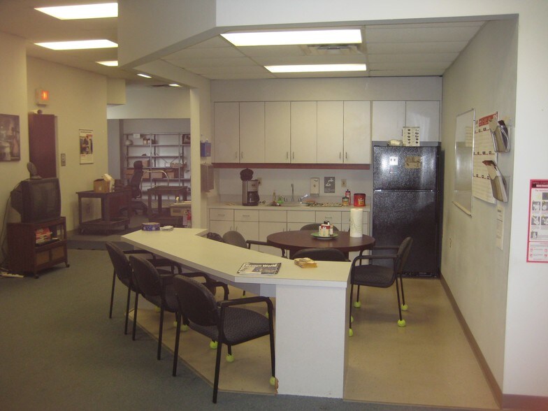 More Photos Of 5349 Great Oak Dr, Lakeland Light Distribution For Lease