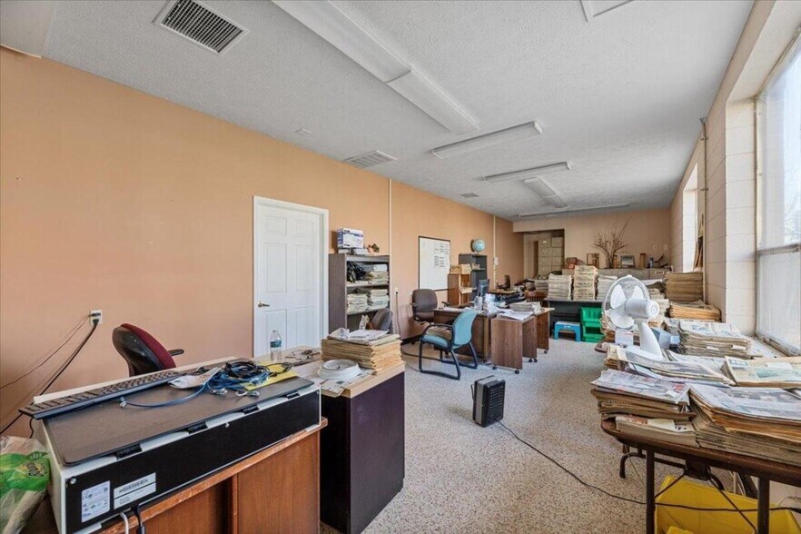 More Photos Of 21551 270th St, Mc Clelland Office For Sale