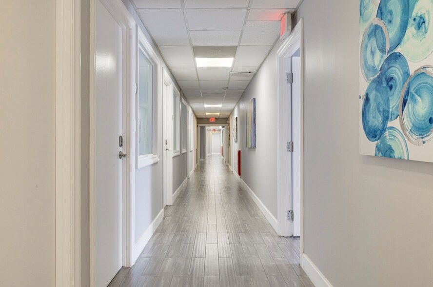 More Photos Of 2706 Alt 19, Palm Harbor Unknown For Lease