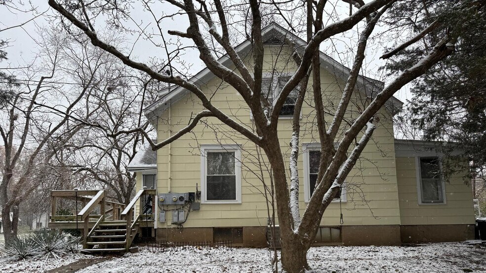 More Photos Of 517 N Oakland Ave, Carbondale Apartments For Sale
