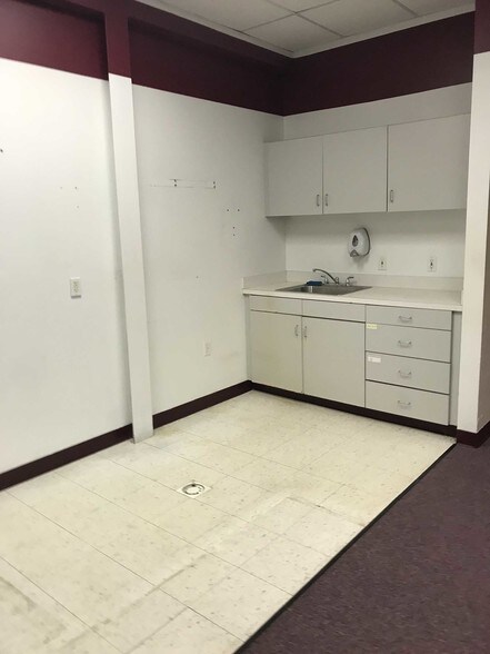 More Photos Of 239 Northern Blvd, Clarks Summit Medical For Lease